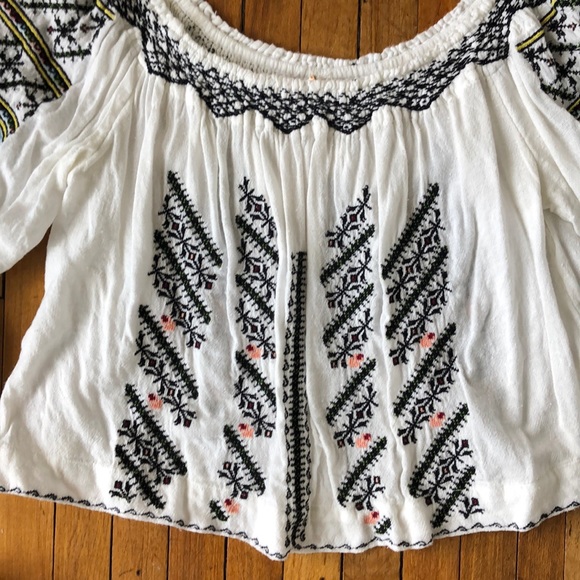 Linen embroidered crop top - Picture 2 of 4